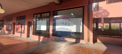 Foto Negozio in VIA SAN FRANCESCO, Mariano Comense Centro di 90 m²