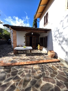 Foto Case semi ndipendenti in VIA SCOPETANA, Quarrata Forrottoli di 230 m²