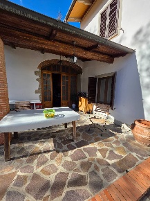 Foto Case semi ndipendenti in VIA SCOPETANA, Quarrata Forrottoli di 230 m²