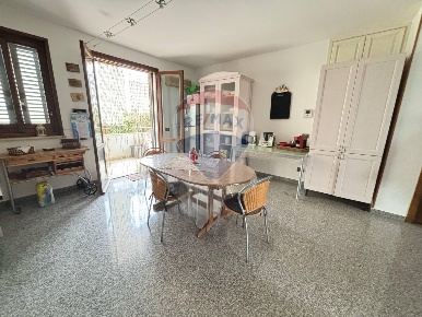 Foto Appartamento in Via Pietro Galati, Terrasini Centro di 140 m²