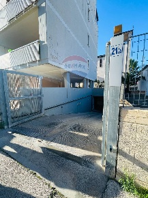 Foto Box in Via Martin Lutero, Bari Santa Caterina di 11 m² con 1 locali
