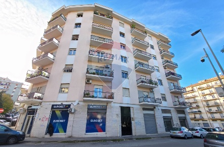 Foto Appartamento in Via delle Medaglie D'oro, Cosenza Centro di 158 m²