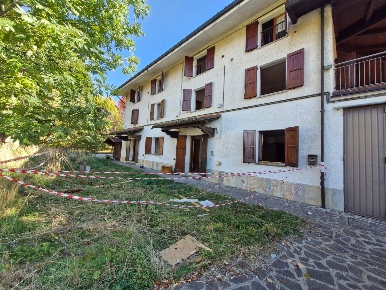 Foto Agriturismo in Via Roma, Serramazzoni di 350 m² con 9 locali