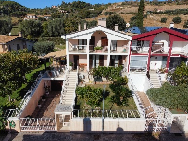 Foto Villa a schiera in via San Paolo, Grottammare Centro di 280 m²
