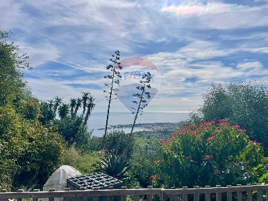 Foto Casa indipendente in contrada mastrissa, Taormina di 64 m² in vendita