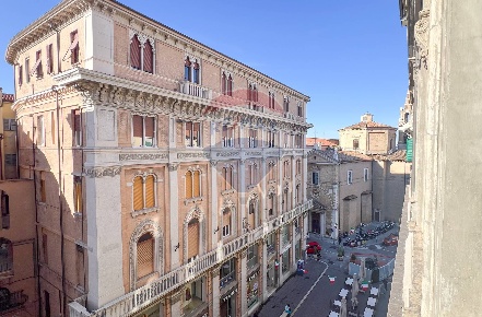 Foto Appartamento in Corso Giuseppe Garibaldi, Ancona Corsi di 350 m²