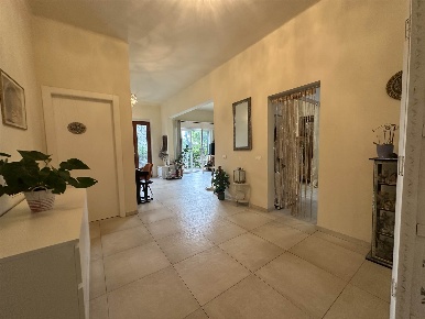 Foto Villa bifamiliare a Livorno Quercianella di 137 m² con 8 locali