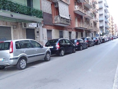 Foto Negozio in Via Laterza  47, Bari Carrassi di 40 m² con 2 locali