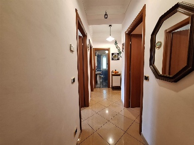 Foto Appartamento a Tolentino Centro di 88 m² con 5 locali in vendita