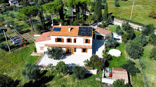 Foto Rustico a Roccastrada di 456 m² con 17 locali in vendita