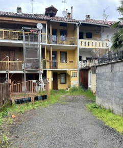 Foto Casa indipendente a Castellamonte Centro di 93 m² con 4 locali