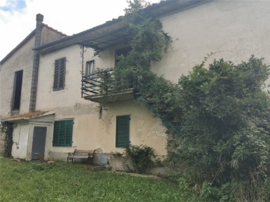 Foto Villa unifamiliare in TOGLIATTI, Lamporecchio Centro di 255 m²