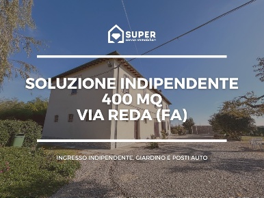 Foto Villa unifamiliare a Faenza di 400 m² con 5 locali in vendita