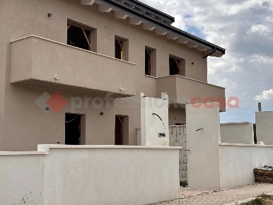 Foto Villa bifamiliare in Via Roma 100, Avezzano Centro di 125 m²