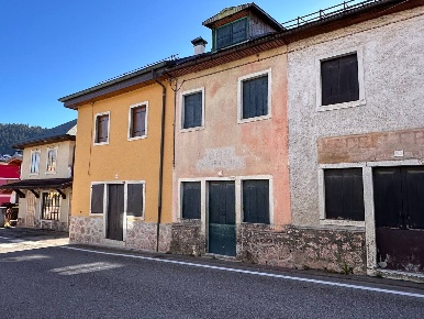 Foto Appartamento in via Armistizio, Roana di 120 m² con 8 locali