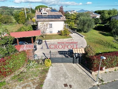 Foto Villa unifamiliare in Via Gennaro Montanino, Bracciano di 250 m²