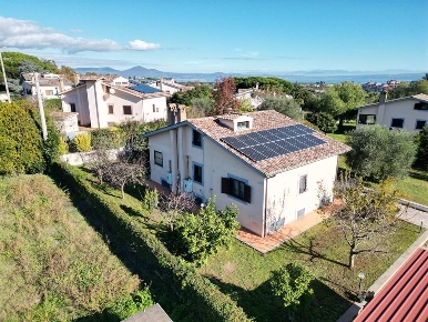 Foto Villa unifamiliare a Bracciano di 250 m² in vendita