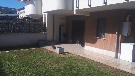 Foto Appartamento in VIA VARVARIANA, Roma Giardinetti di 75 m² con 3 locali