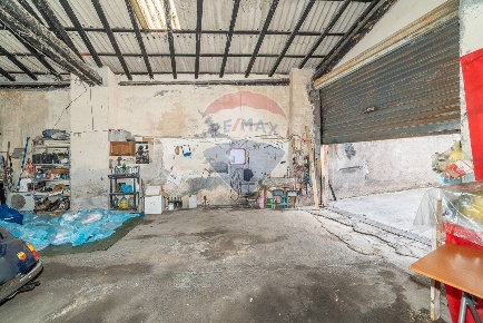 Foto Box in Via Fiume, Catania Picanello di 100 m² con 1 locali in vendita