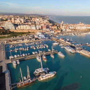 Foto Box in Via del Porto, Termoli Centro di 54 m² con 1 locali in vendita