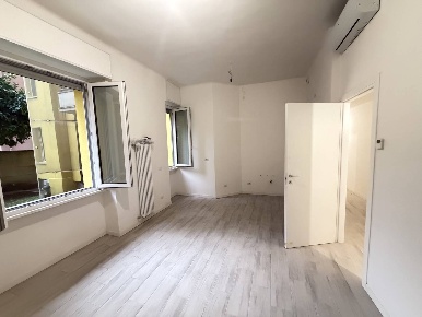 Foto Appartamento in Via Hermada, Milano Niguarda di 85 m² con 2 locali