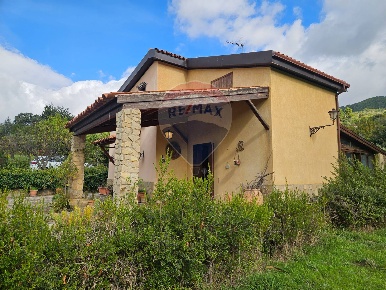 Foto Villa unifamiliare in ss 643, Polizzi Generosa di 150 m² con 5 locali