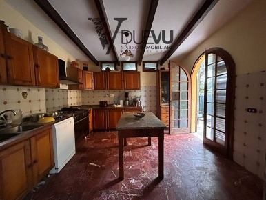 Foto Villa bifamiliare in Via Pascoli, Seravezza di 175 m² con 7 locali