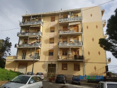 Foto Magazzino in Piazza 41H Valle degli Angeli, Messina Provinciale