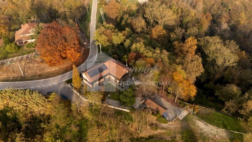 Foto Villa unifamiliare in via Montemarzo, Azzano d'Asti di 535 m²