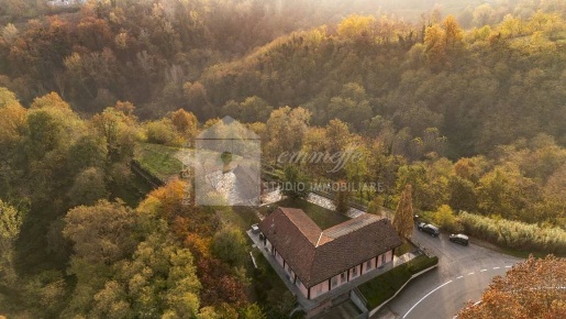 Foto Villa unifamiliare in via Montemarzo, Azzano d'Asti di 535 m²