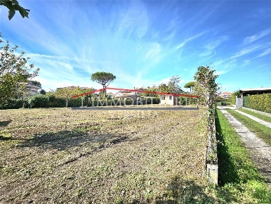 Foto Terreno agricolo a Massa Marina di Massa Centro di 1340 m² in vendita