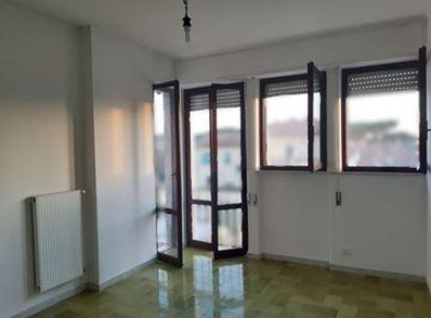 Foto Appartamento a Carrara Marina di Carrara di 72 m² con 4 locali