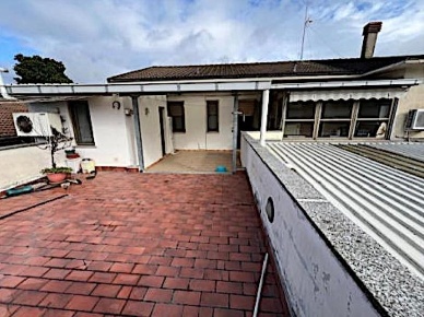 Foto Appartamento a Mortara Centro di 518 m² con 9 locali in vendita