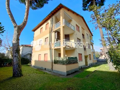 Foto Appartamento a Massa Marina di Massa Centro di 90 m² con 4 locali