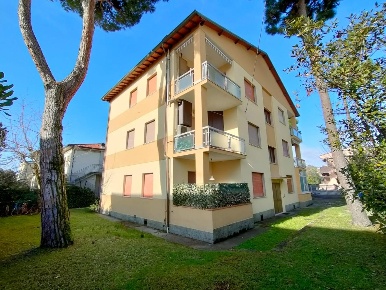 Foto Appartamento a Massa Marina di Massa Centro di 90 m² con 4 locali
