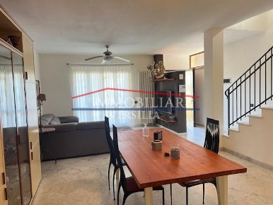 Foto Villa unifamiliare a Massa Castagnola di 170 m² con 7 locali
