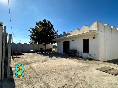 Foto Villa unifamiliare a Castrignano del Capo Centro di 150 m² in vendita
