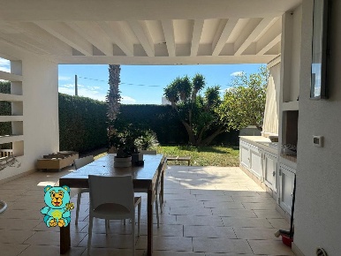 Foto Villa unifamiliare a Melendugno Centro di 325 m² con 10 locali