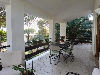 Foto Villa unifamiliare a Livorno Quercianella di 210 m² con 12 locali