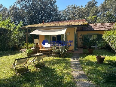 Foto Villa a schiera a Massa Ronchi - Poveromo di 70 m² con 3 locali
