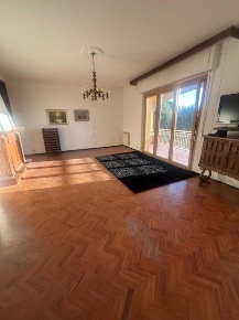 Foto Villa bifamiliare a Fosdinovo Centro di 140 m² con 6 locali in affitto
