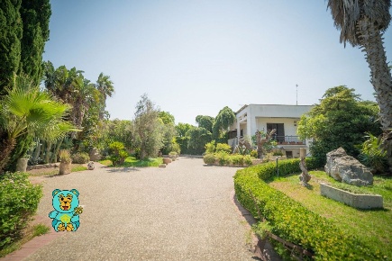 Foto Villa unifamiliare a Lizzanello Merine di 400 m² con 6 locali