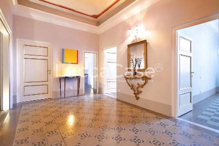 Foto Appartamento a Lucca Piazza Napoleone - San Michele di 170 m²