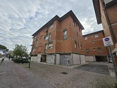 Foto Appartamento a Pontedera Oltrera di 110 m² con 5 locali in vendita