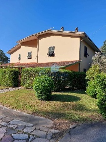 Foto Casa indipendente a Ameglia di 120 m² con 6 locali in vendita