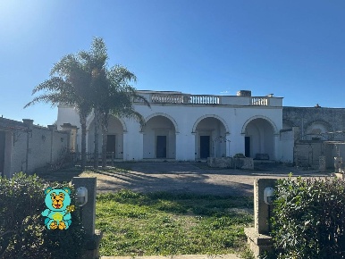 Foto Villa unifamiliare a Novoli di 160 m² con 8 locali in vendita