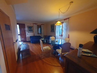 Foto Villa bifamiliare a Lucca San Pietro a Vico - San Cassiano di 180 m²