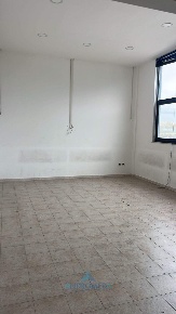 Foto Ufficio a Napoli San Giovanni a Teduccio di 140 m² con 3 locali