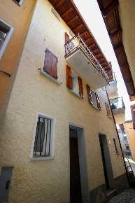 Foto Casa indipendente in Piazza Fontana 3, Ponna Ponna Superiore di 178 m²