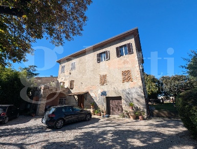 Foto Appartamento in Strada MARSCIANESE 4, Deruta di 156 m² con 4 locali